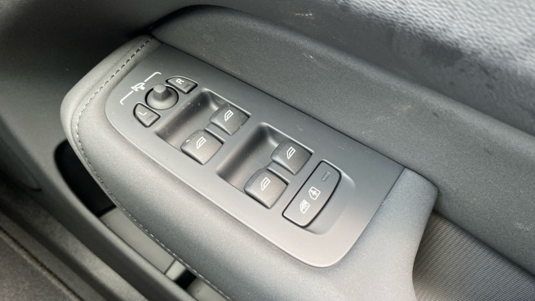 Volvo XC60 2.0 T6 [350] RC PHEV Plus Dark 5dr AWD Geartronic Estate